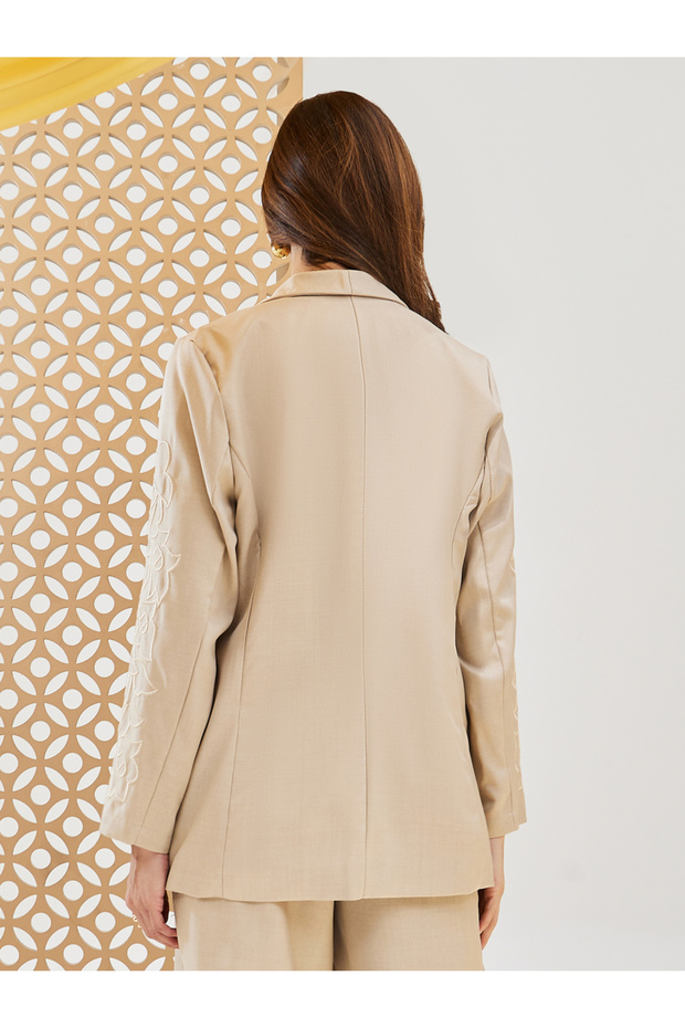 سترة مطرزة بقصّة عادية - 4