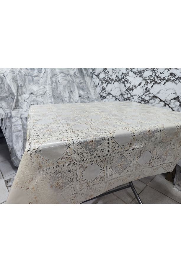 Lüks Kare Desenli Şeffaf PVC Masa Örtüsü Modern, Silinebilir ve Şık Koruma - 3