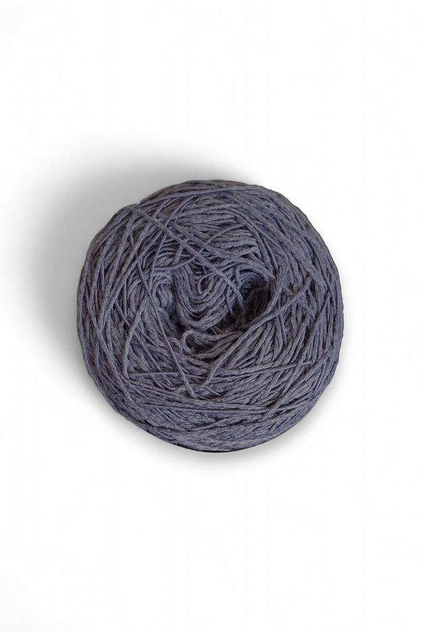 İndigo. Denim mavi (mat), büklümlü tek kat, %100 koton el örgü ipi (200 gr.) - 2
