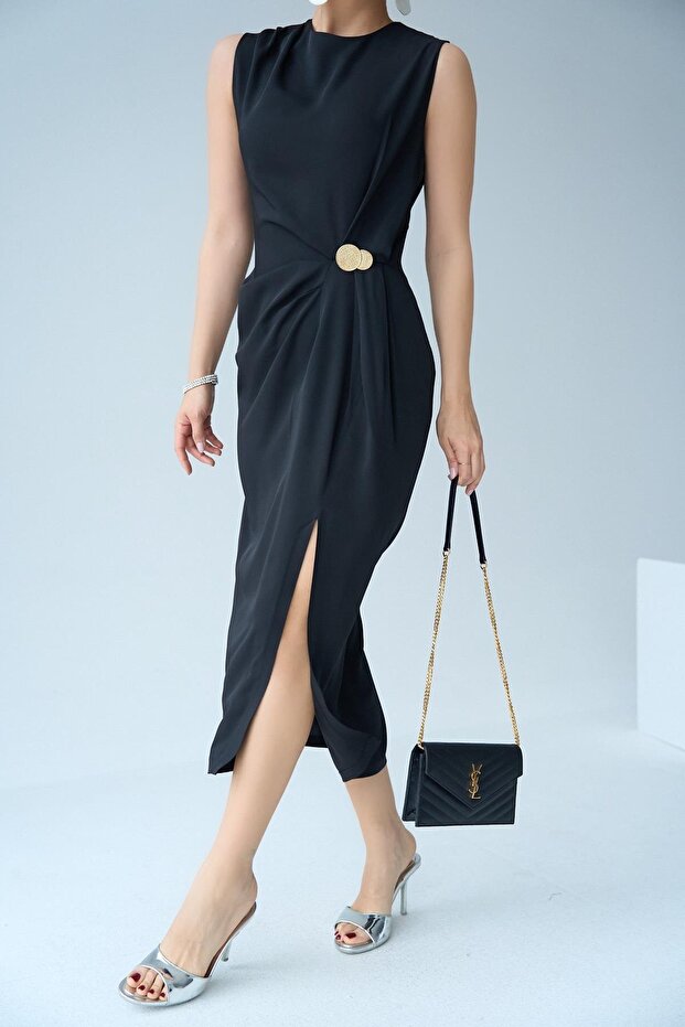 Women's Black Crew Neck Drape Gold Accessory Detailed Slit Midi Dress