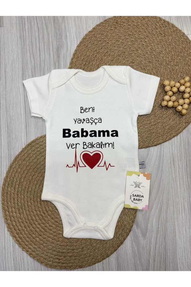 Sarda Designs 100% Cotton Give Me to My Dad with the Words "Let Me See", Baby Badge with Baby Badge