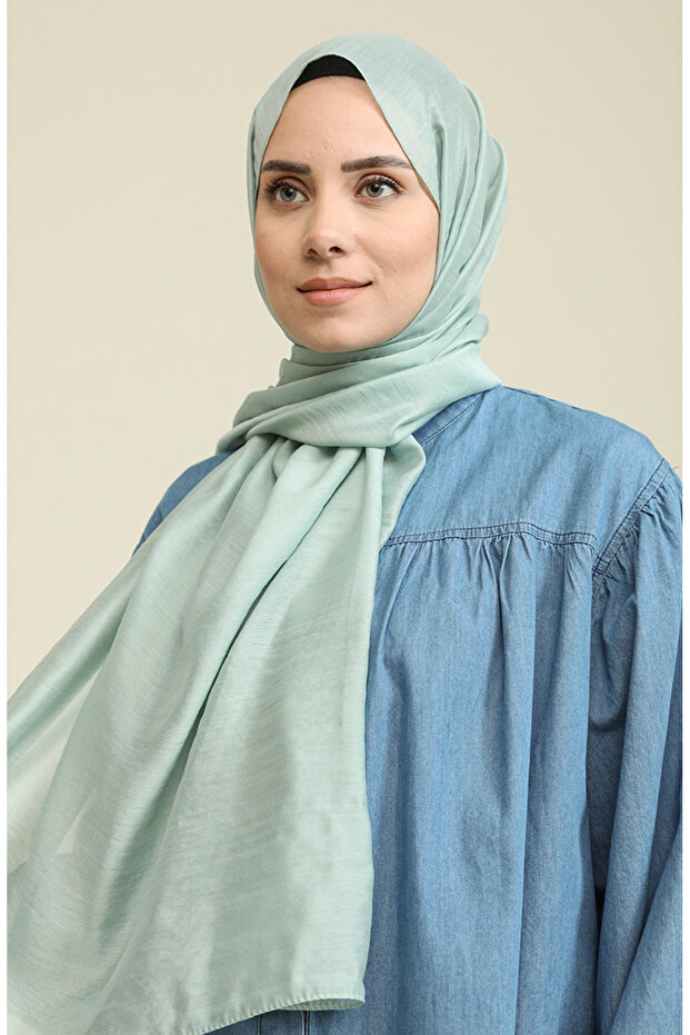 Madame Mary Aerobin Shawl 19078-07 Nefti Green