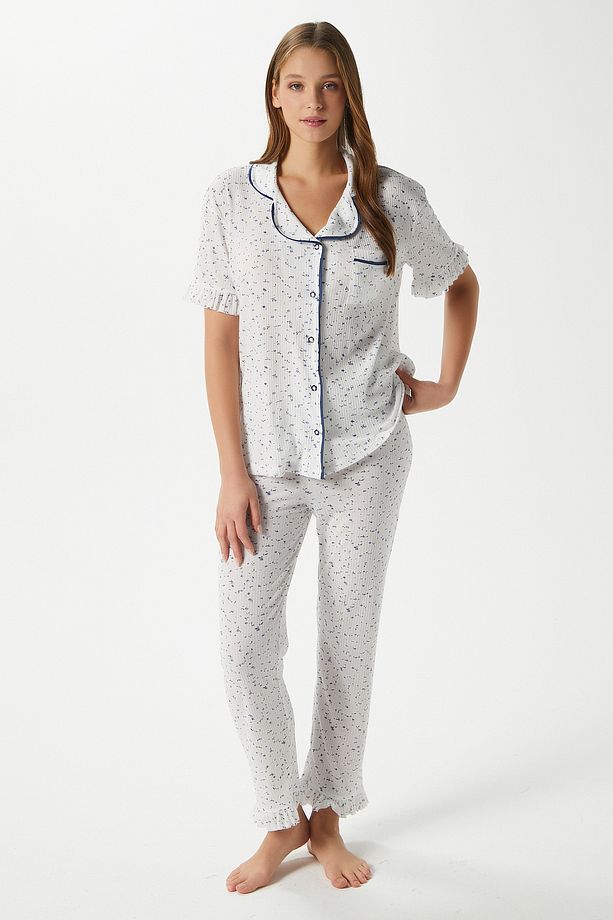Kadın Fırfırlı Mavi Minik Çiçekli Ön Düğmeli Kısa Kol Alt Üst Pijama Takımı - 4