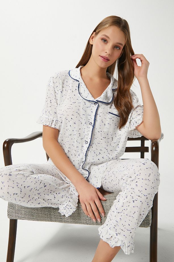 Kadın Fırfırlı Mavi Minik Çiçekli Ön Düğmeli Kısa Kol Alt Üst Pijama Takımı - 7