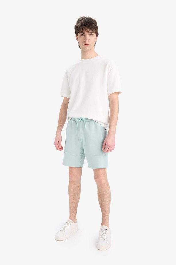 Slim Fit Dar Kesim Dar Paça Basic Düz Şort B8674AX25SP - 2