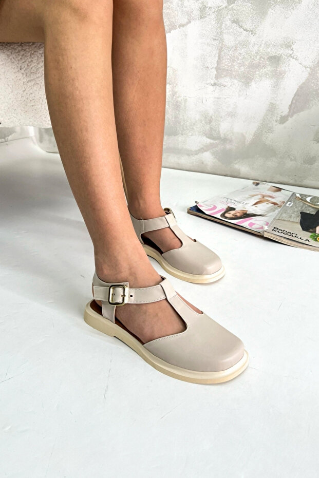 Beige Closed Toe Women's Shoes P9017