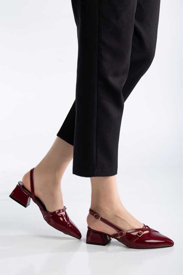 Pointed Toe Strap Buckle Detail Women's Low-Heel Shoes