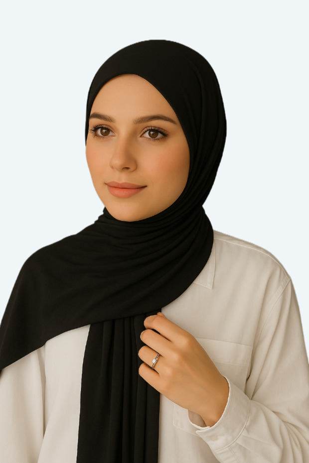 شال من القطن الممشط باللون الأسود