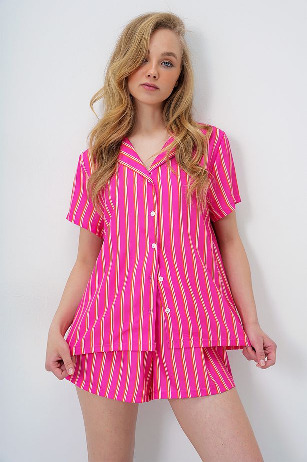 Kadın Fuşya Çizgi Desenli Önü Düğmeli Dokuma Gömlek Ve Şort Pijama Takım PJM-X13891 - 4