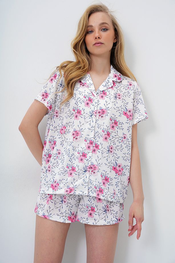Kadın Gri Pembe Çiçek Desenli Örme Pamuklu Gömlek Ve Şort Pijama Takımı PJM-X13886 - 1