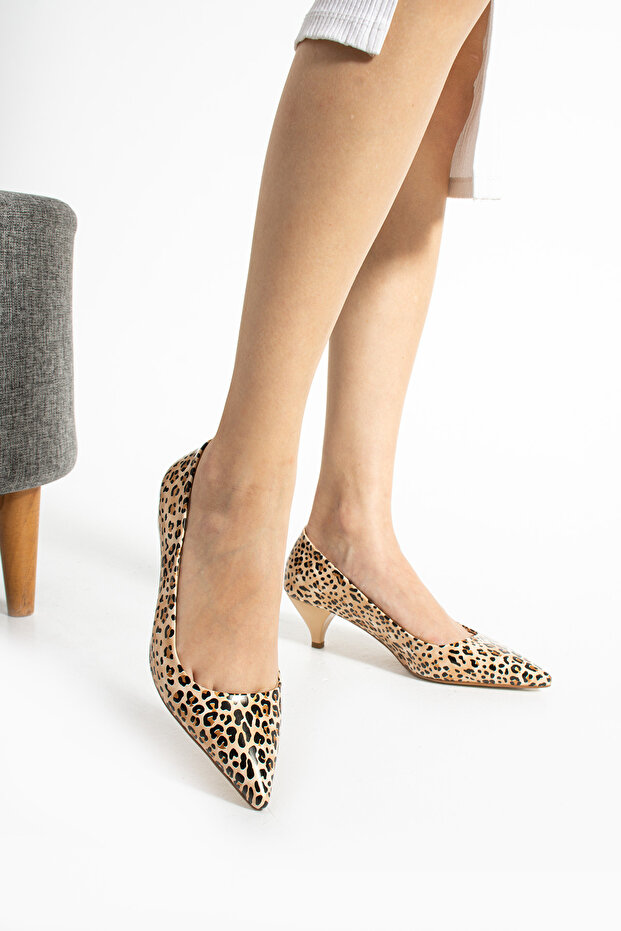 Parlak Rugan Bej Leopar Desen 5cm Topuk Sivri Burun Kadın Stiletto Günlük Rahat Kalıp Ayakkabı - 1