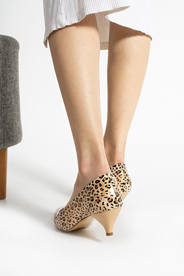 Parlak Rugan Bej Leopar Desen 5cm Topuk Sivri Burun Kadın Stiletto Günlük Rahat Kalıp Ayakkabı - 4
