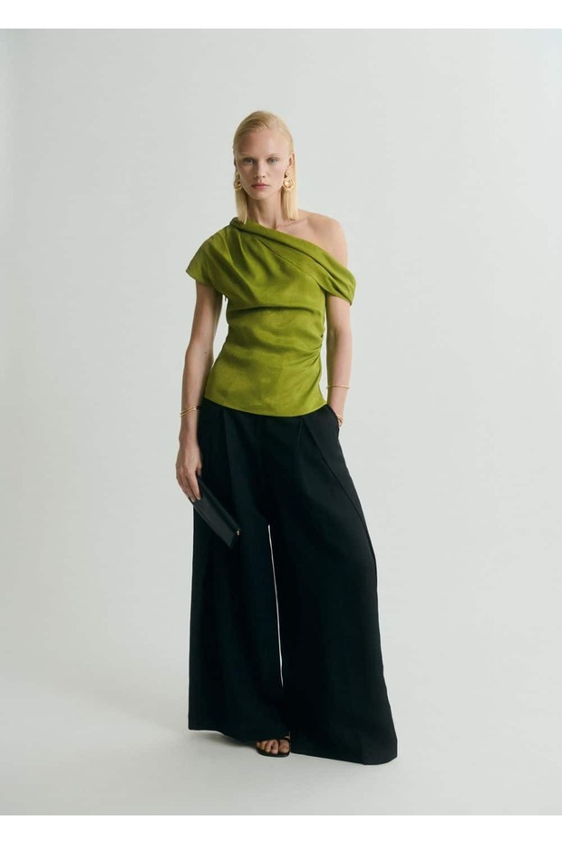 Satinbluse mit asymmetrischem Ausschnitt - 2