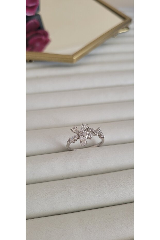 خاتم بنمط زهرة مرصع بالأحجار - 2