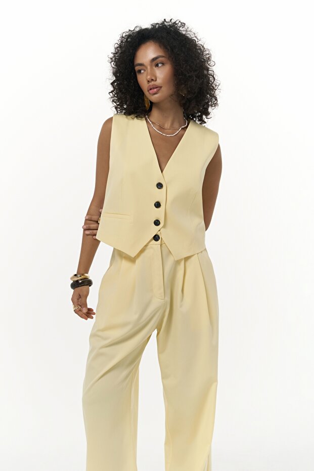 Kaylee Triangle Detail Short Yellow Vest