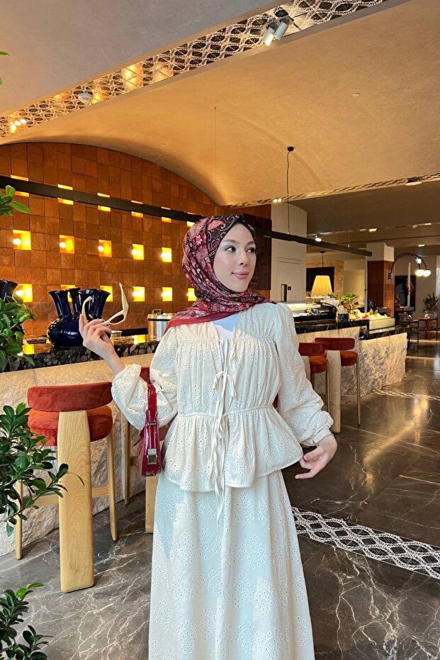 Lace-Up Hijab Dress with Embroidery Detail – Casual and Comfortable Elegance Dnv-000053