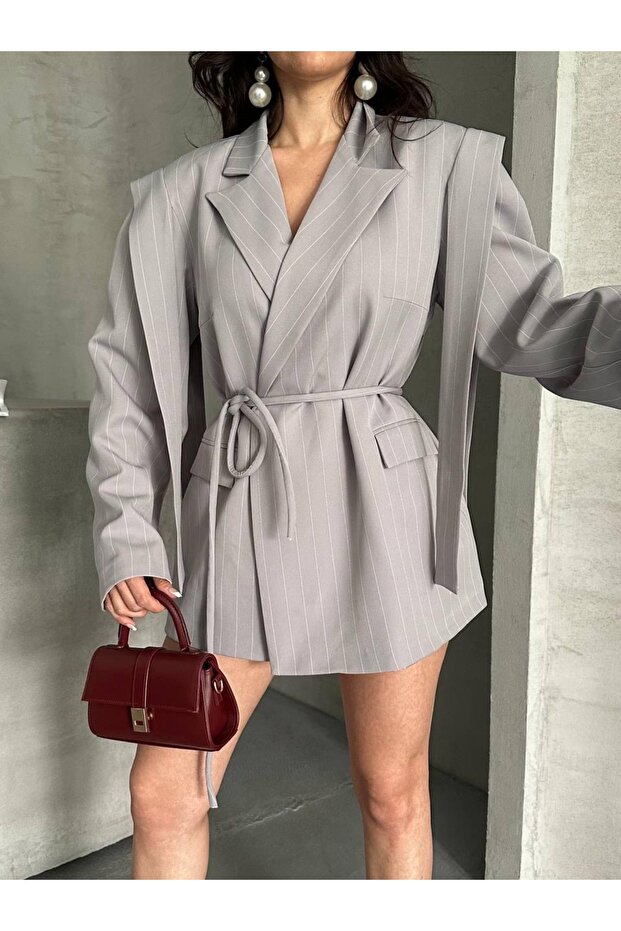 سترة بليزر كبيرة الحجم مربوطة - 1