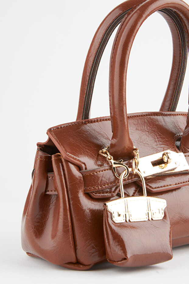 Women's Case Tan Charm Gift Design Flip Lock Closure Handbag and Shoulder Bag
