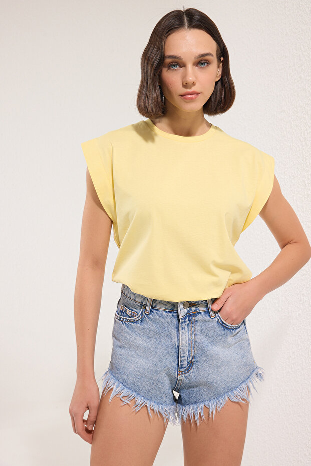 Açık Sarı %100 Pamuk Vatka Görünümlü Basic Bisiklet Yaka Örme T-Shirt TWOSS20TS0021 - 1