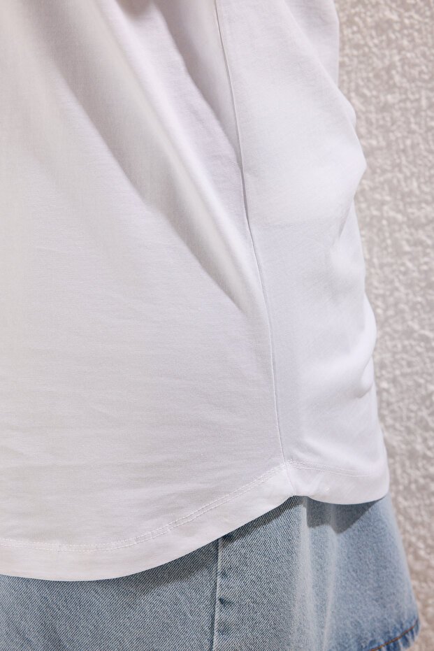 Beyaz V Yaka Uzun Boy Büyük Beden T-shirt TBBSS25BF00073 - 3
