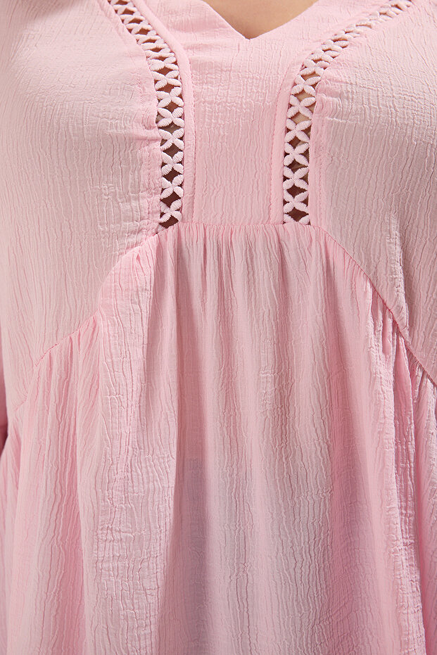 Pembe V Yaka Uzun Kol Dokulu Peplum Dokuma Büyük Beden Bluz TBBSS25AF00042 - 3
