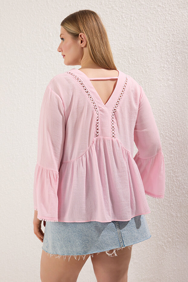 Pembe V Yaka Uzun Kol Dokulu Peplum Dokuma Büyük Beden Bluz TBBSS25AF00042 - 4