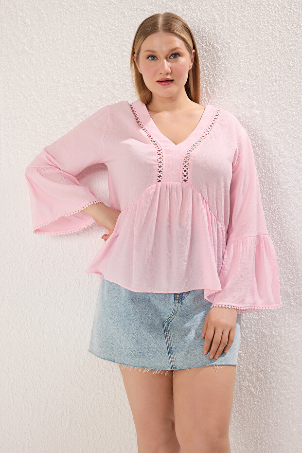 Pembe V Yaka Uzun Kol Dokulu Peplum Dokuma Büyük Beden Bluz TBBSS25AF00042 - 1