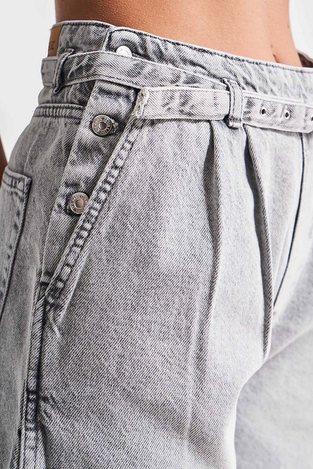 Kadın Gri Renk 4s5-12 Kemer Detaylı Midi Boy Pileli %100 Koton Denim Şort - 5