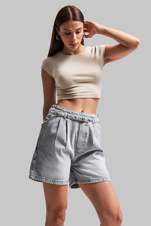 Kadın Gri Renk 4s5-12 Kemer Detaylı Midi Boy Pileli %100 Koton Denim Şort - 6