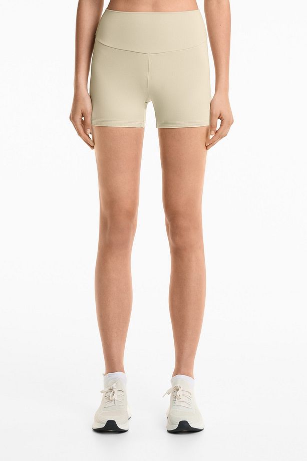 10 cm comfortlux high rise hot pants - 1
