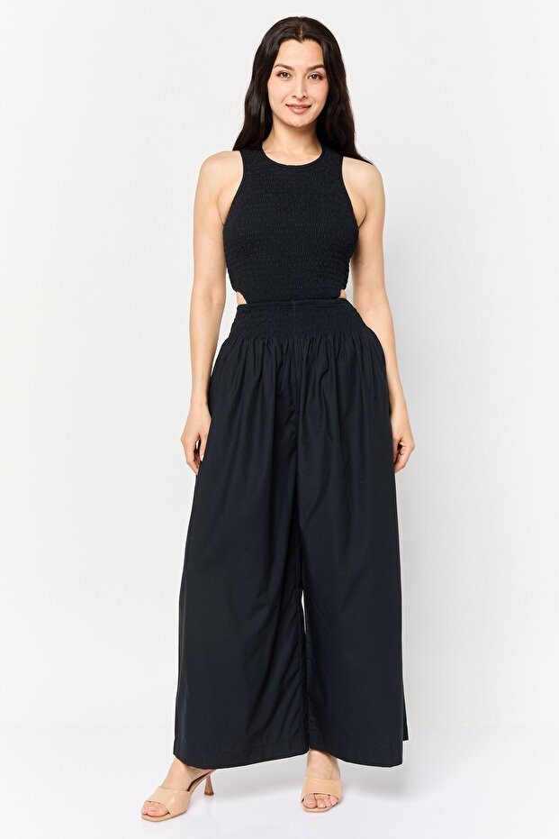 Women Textured Sleeveless Jumpsuit, Black