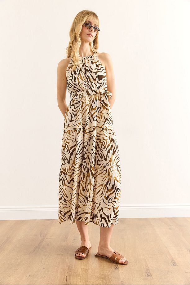 Kadın Zebra Kahve Bej Halter Yaka Kuşaklı Dokuma Viscon Elbise ELB-19001548 - 3
