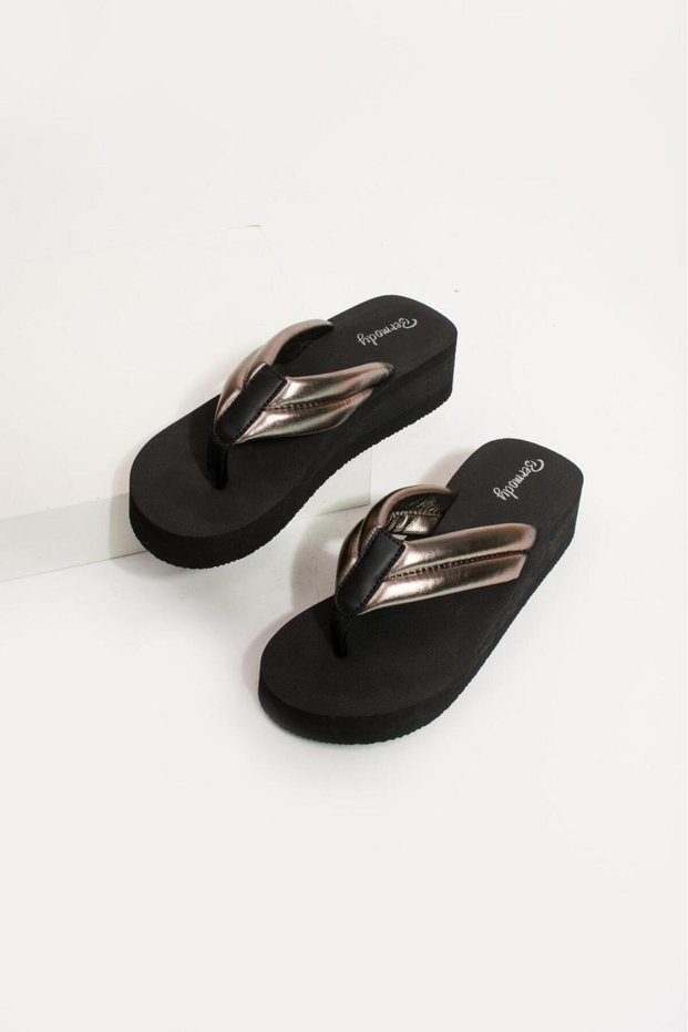 Thick Sole Flip Flops Women's Beach and Daily Slippers with Shiny Quilted Detail