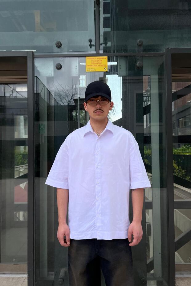 Beyaz Oversize Basic Kısa Kol Gömlek - 1