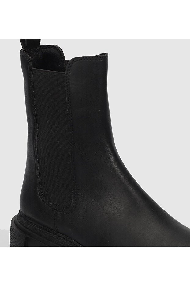 Siyah Kadın Bot - 5