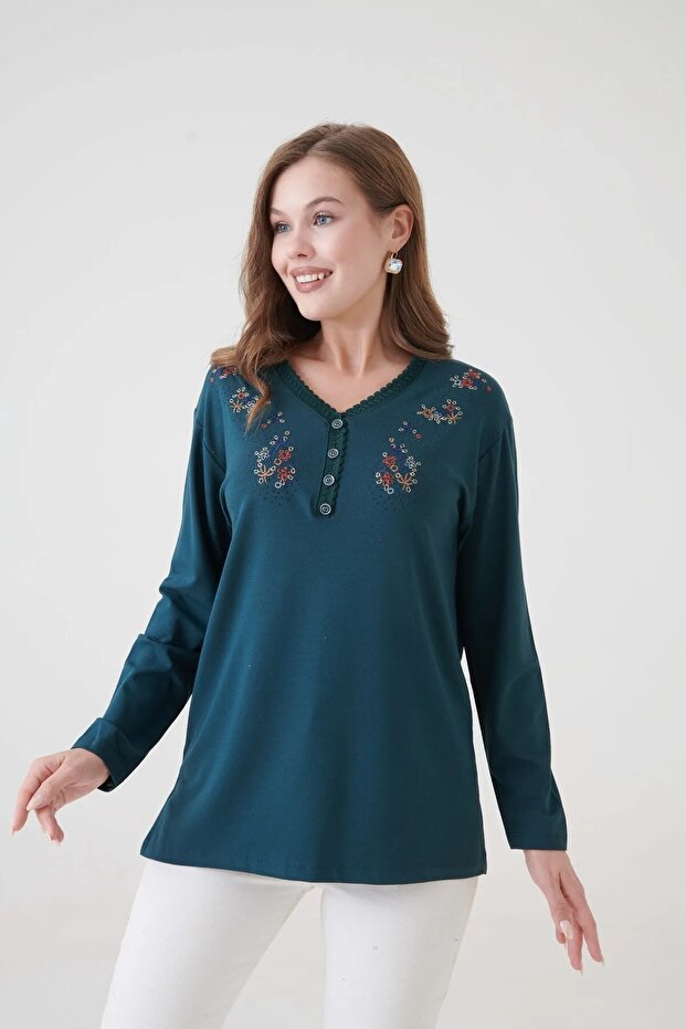 Lifera Clover Embroidered V-Neck Mother Blouse, Large Size