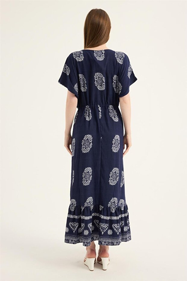 فستان منقوش برقبة على شكل حرف V - 5