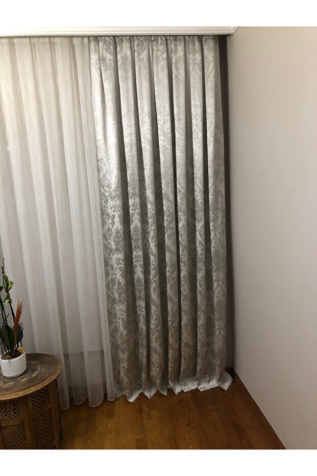 AÇIK GRİ ZEMİN ÜZERİNE KOYU GRİ DAMASK DESENLİ FON PERDE - 2
