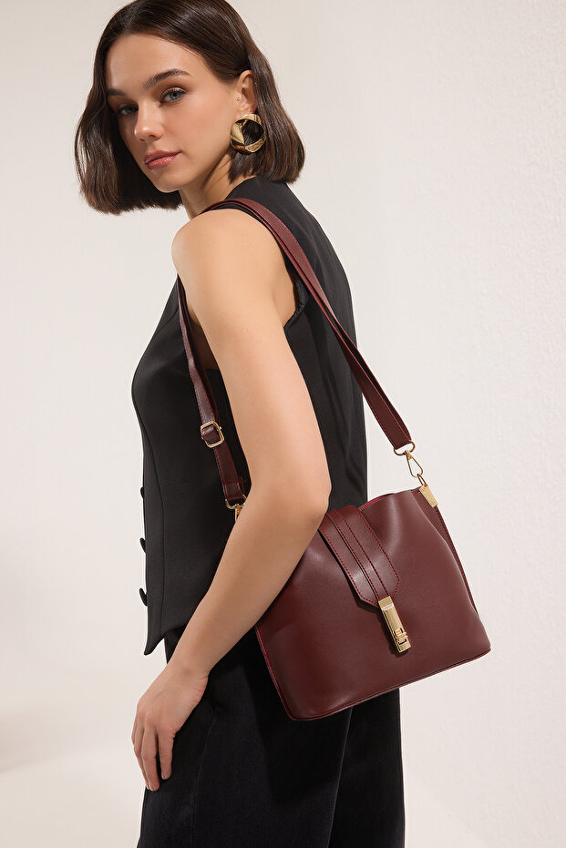 Bordowa regulowana torebka damska z krzyżowymi paskami Mini/Mała torebka miejska TAKSS25OC00046 - 1