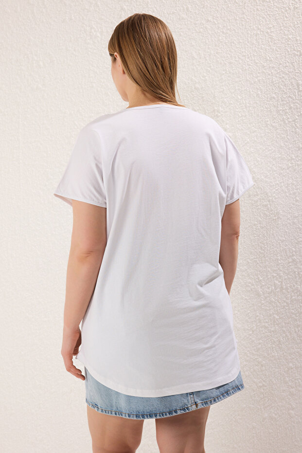 Beyaz V Yaka Uzun Boy Büyük Beden T-shirt TBBSS25BF00073 - 4