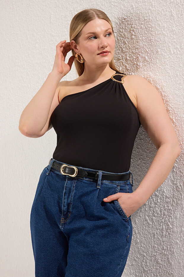 Siyah Aksesuar Detaylı Örme Büyük Beden Çıtçıtlı Body TBBSS25CS00004 - 2