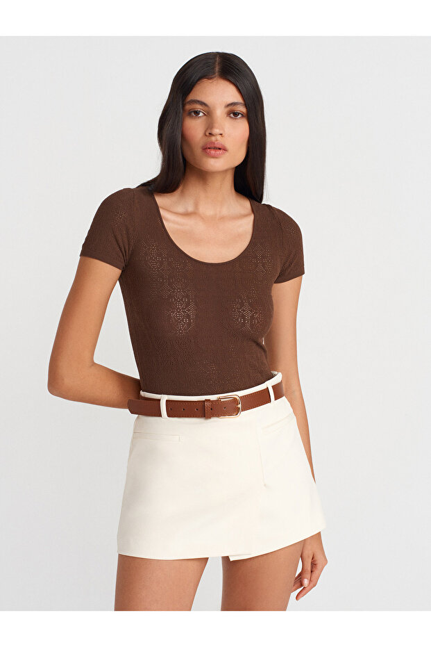 10755 Short Sleeve Lace Textured Thin Knitwear Blouse-Brown