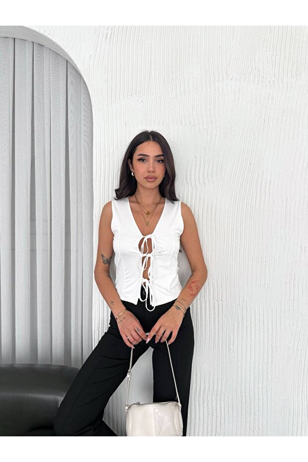 بلوزة قصيرة من القماش الصغير مع نمط ربطة أمامية - 3