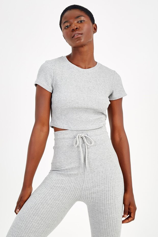 Slimfit Women's Crew Neck Gray Melange Crop Top