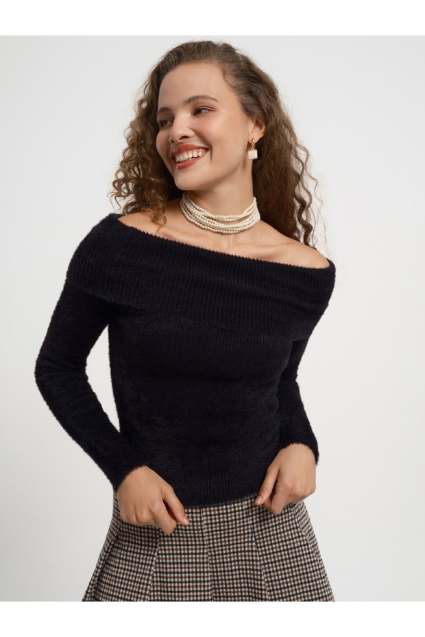 سترة نسائية بقصة ضيقة