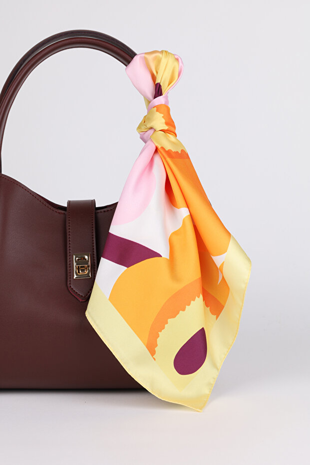 وشاح من الساتان بنقشة الزهور - 1