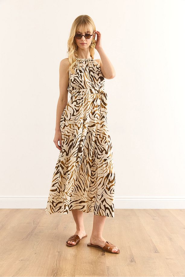 Kadın Zebra Kahve Bej Halter Yaka Kuşaklı Dokuma Viscon Elbise ELB-19001548 - 4