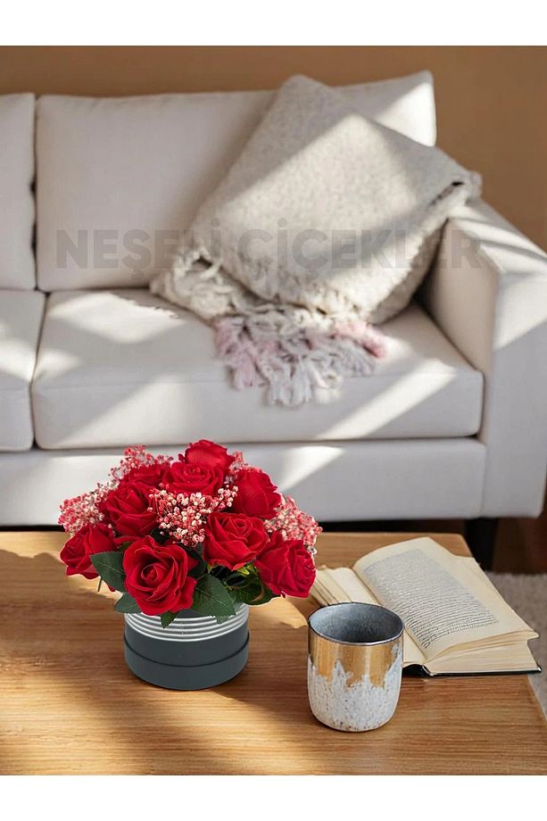 Yapay Çiçek Aranjmanı Silindir Kutuda Kırmızı Dekoratif Güller 30x30 cm Anneler Günü Hediyesi - 4
