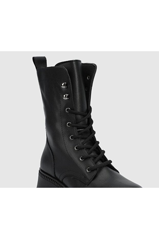 Siyah Kadın Bot - 5