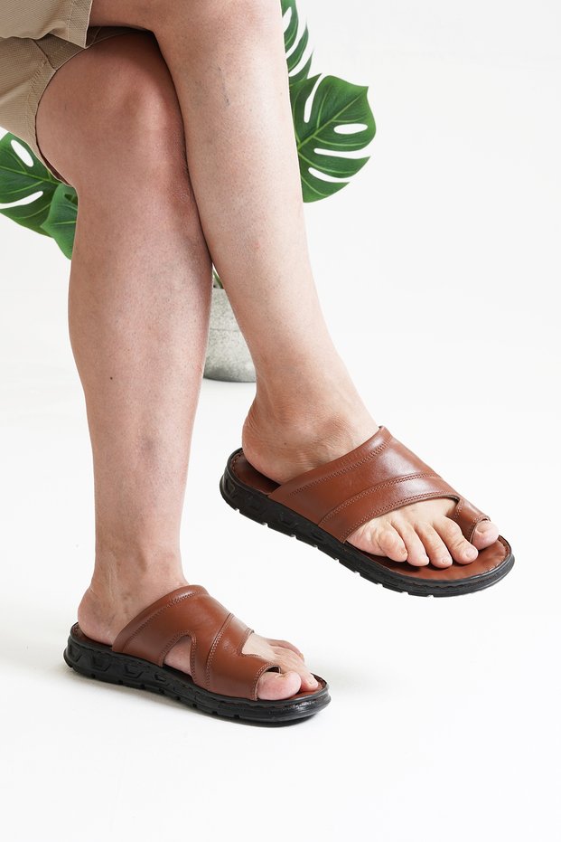 Men's Flip Flops Orthopedic Leather Slippers Soft and Flexible Massage Sole Daily Slippers
